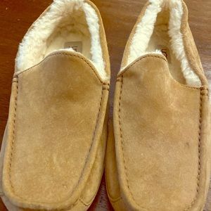 GUC (barely worn) Men’s UGG slippers size 11
